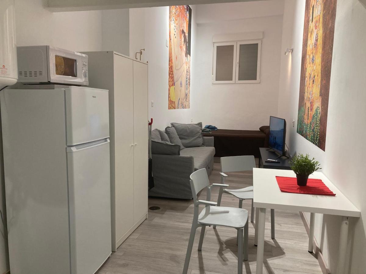 Golondrinas De Malaga "Apartamentos Con Mucho Arte" Y Terraza Solarium En Coliving Εξωτερικό φωτογραφία
